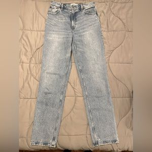 Like new! Abercrombie Ultra High Rise 90’s jeans 8 xtra long